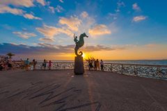 Atardecer-Caballito-Malecon-en-Puerto-Vallarta